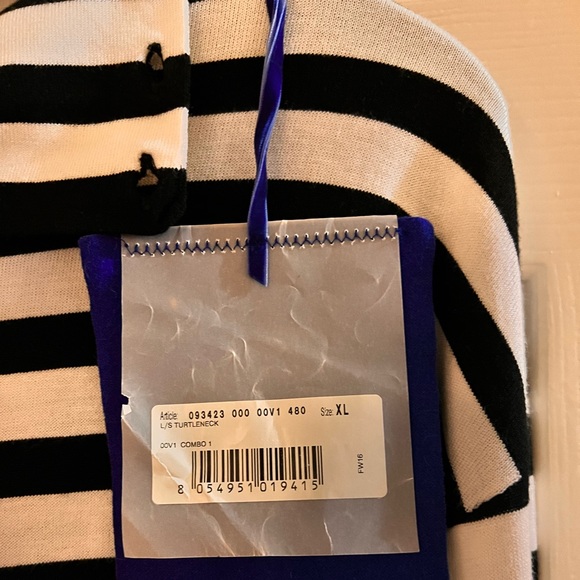 Black & White Sweater - Picture 3 of 3